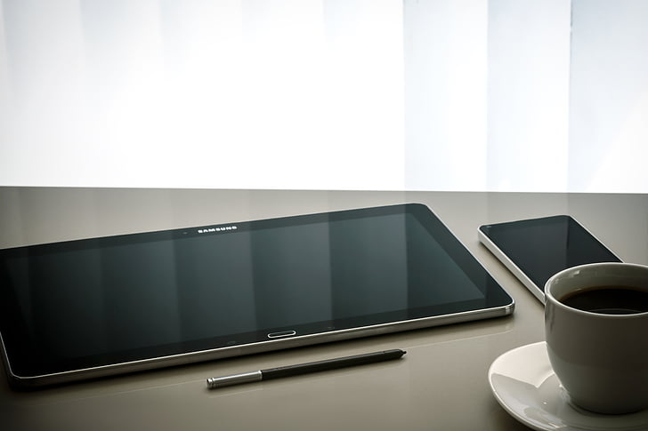 munkahelyi, modern, tabletta, képernyő, íróasztal, kávé, toll