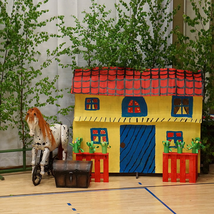 piece set, rappresentazione dei bambini, la scuola la festa di primavera, Gioca
