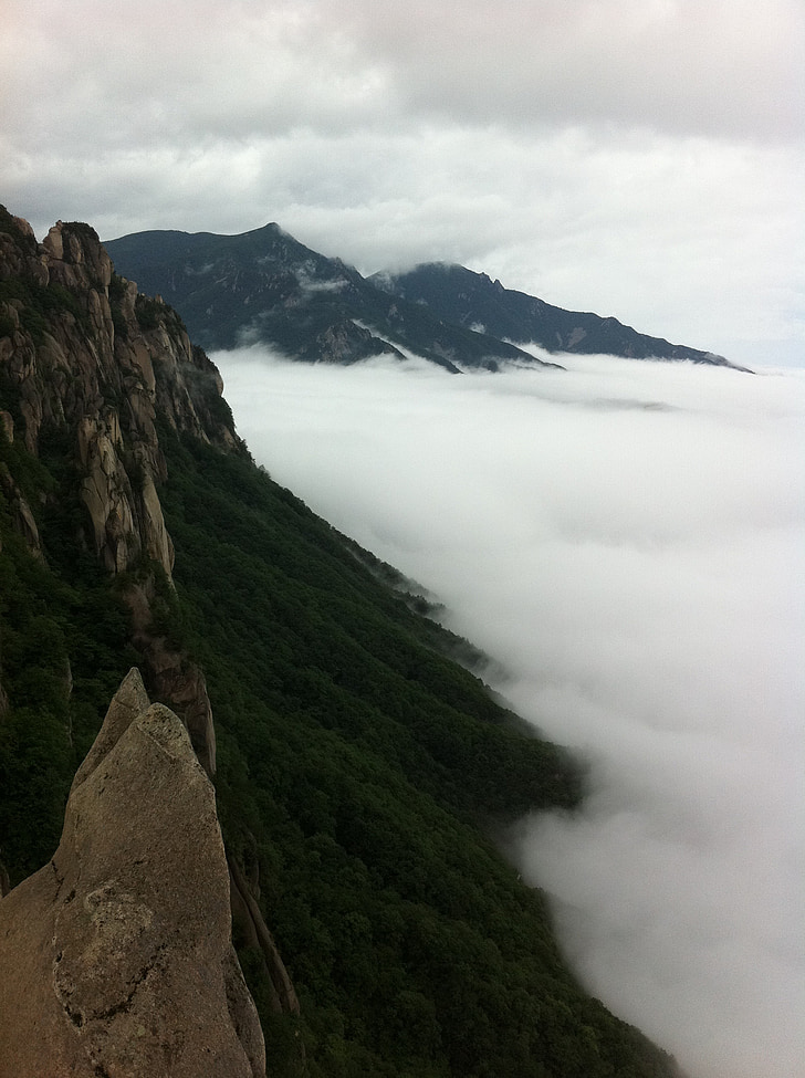 Ulsan rock, MT seoraksan, moře mraků, mraky a hory