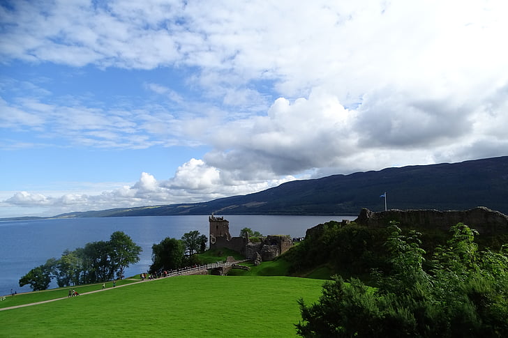 Skotsko, Loch ness, vysočiny a ostrovy, Zřícenina, hrad, Urquhart castle, zajímavá místa