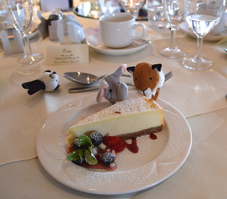 wedding, banquet, cheesecake, toys, eating, table, decorations