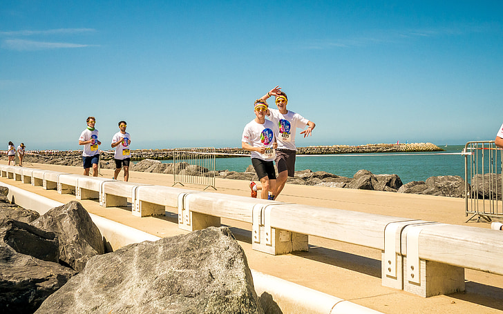 alergători, execută, jogging, vreme frumoasă, plajă, mare, cer albastru