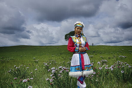 Prairie, inre Mongoliet, inre skönhet, traditionella kläder, kvinna, modell