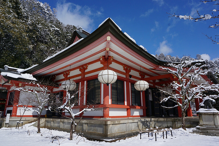 Japāna, Kioto, pusē zirgam, kurama templis, sniega, saulainās dienās, templis