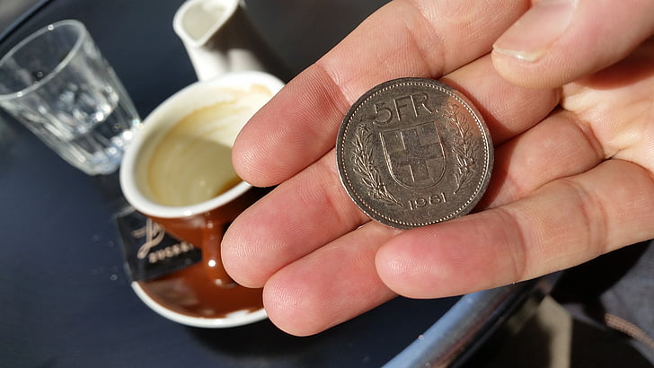 sveitsiske franc, CHF, Sveits, fem foretrekker, fem vinstokker stykke, schnägg, kaffe