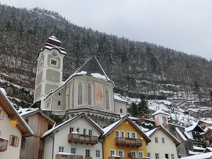 Hallstatt, Austria, centro histórico, casas, montaña, Patrimonio de la UNESCO, Iglesia