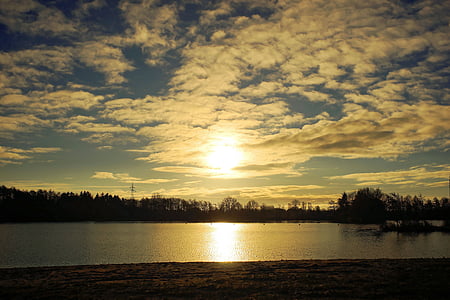 Sunrise, jazero, úsek, neskorej jesene, Cool, nálada, samota