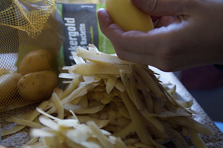kartulid koorida, Peel, kokk, köök, kartulikoorija, köök poiss, köögi töö