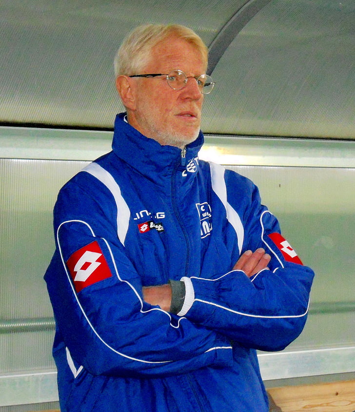 edmund stöhr, fc blau weiß linz, manager, coach, soccer, team, league