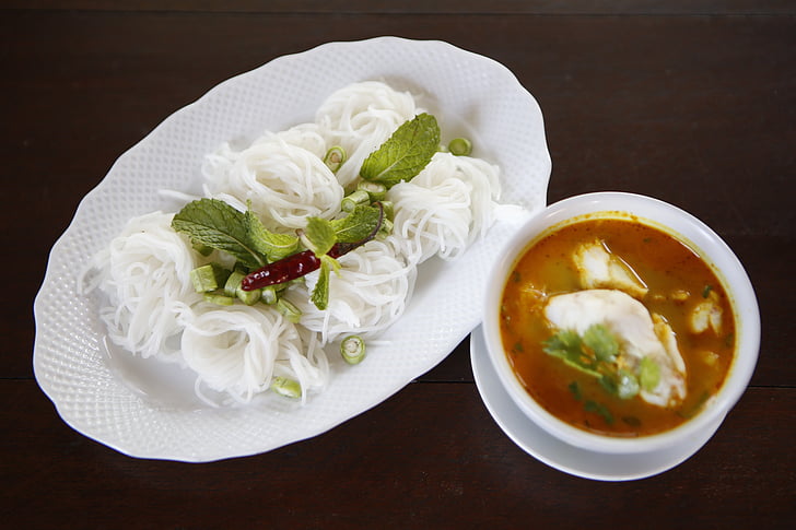 makaron myjki pu, vermicelli, jedzenie w Tajlandii
