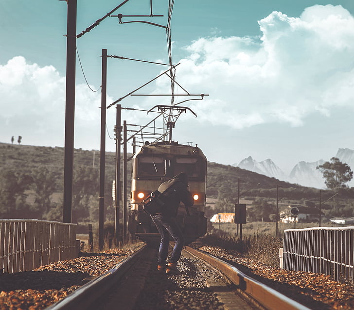 osoba, stoji, Željeznički, preko dana, vlak, prijevoz, praćenje