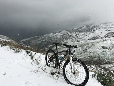 sniego, dviratis, žiemą, kraštovaizdžio, kalnų, debesys, Sicilija