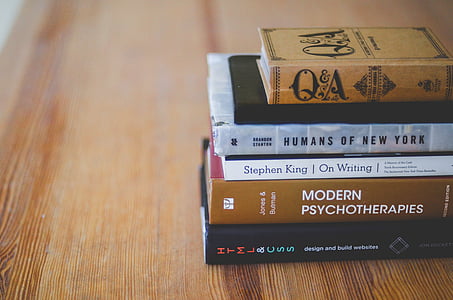 Stapel, sechs, sortiert, Titel, Bücher, Braun, aus Holz