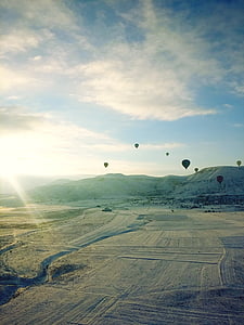 Turcija, saules, sniega, karstā gaisa balons