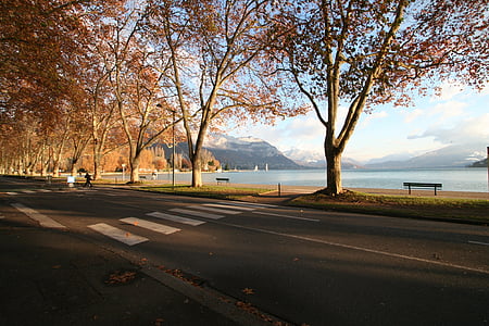 Annecy lake, Annecy, Water's edge