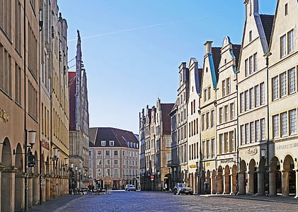 Münster, huvudsaklig marknad, gavelhus, Archway, butiker, köpa team, mot sida