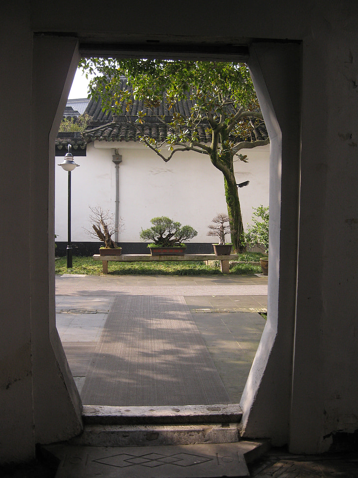 Suzhou, utskårne bygningen, døren, terskel
