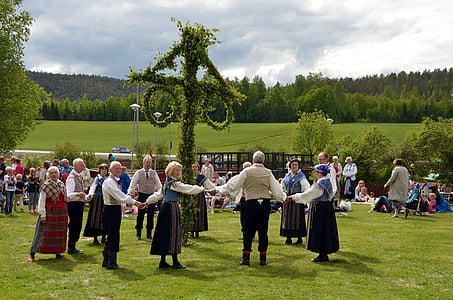 solstício de verão, Maypole, danças folclóricas
