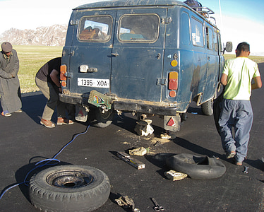 ripartizione dell'automobile, ripartizione, Van, ruote, Mongolia, aiuto reciproco, uomini