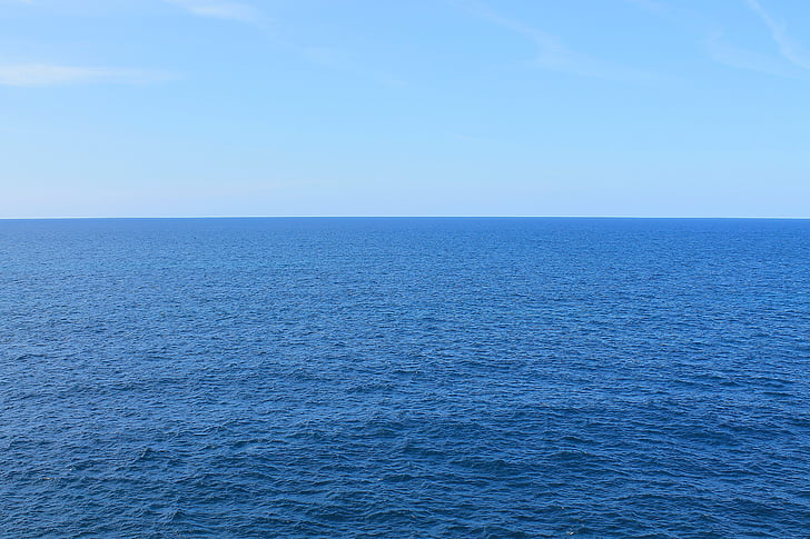 στη θάλασσα, Ωκεανός, νερό, ακόμα, μπλε, επιφάνεια, ορίζοντα