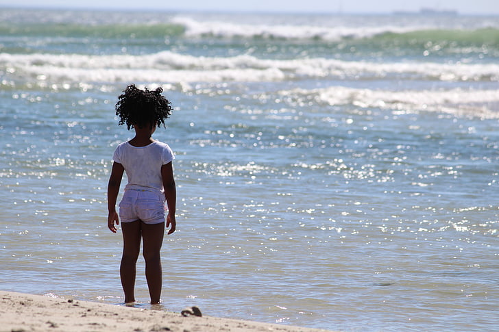 bambino, da solo, acqua, spiaggia, onda, resto, luce posteriore
