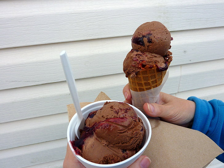 ice cream, ice cream cone, dessert, chocolate, frozen, food, sweet