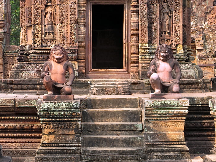 Kambodža, Ankoras, templis, banteay srei, templī sievietēm, statujas, pērtiķis