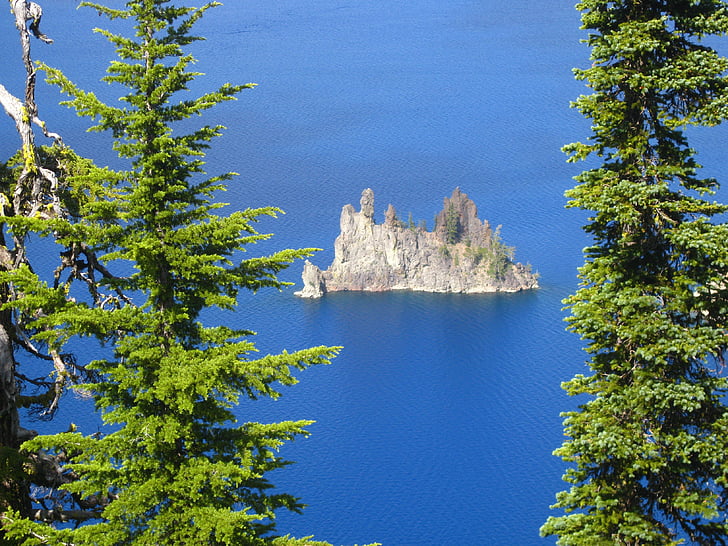 Isola dello stregone, Lago del cratere, montagne della cascata, Parco nazionale, Oregon, cascata, Vulcano