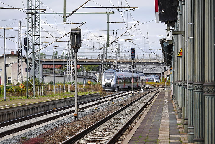 nordhausen, old railway station, new vehicles, platform, canopy, cast iron, tracks