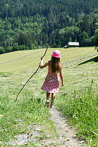 persona, umano, bambino, ragazza, a piedi, escursionismo, bastone e cappello