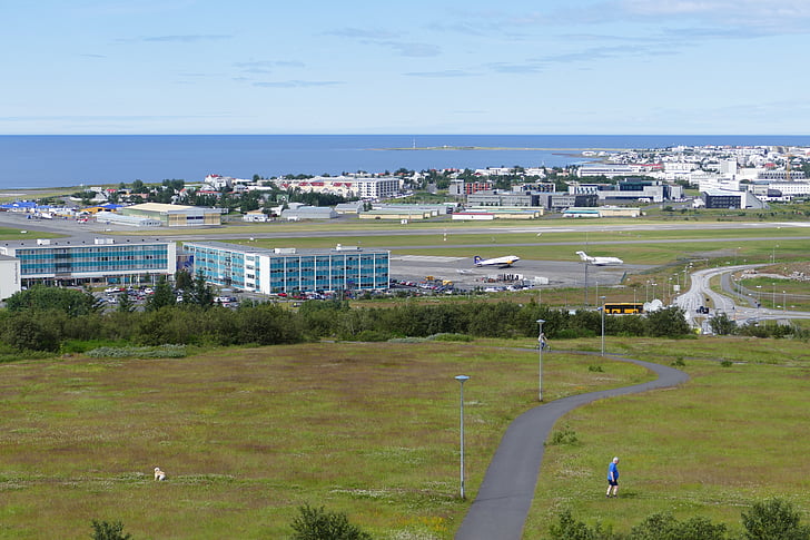 Reykjavik, Islàndia, panoràmica, l'església, l'aeroport, muntanyes, Atlàntic