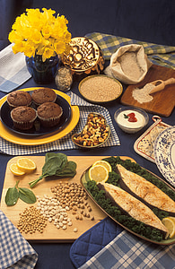 Präsentationstisch, Lebensmittel reich an magnesium, Kleie-muffins, Kürbiskerne, Gerste, Buchweizenmehl, Vanille-Joghurt