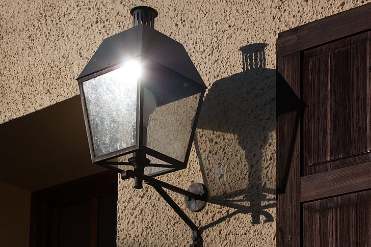 nach Hause, Eingang, Laterne, Lampe, Beleuchtung, Hauseingang, Schatten