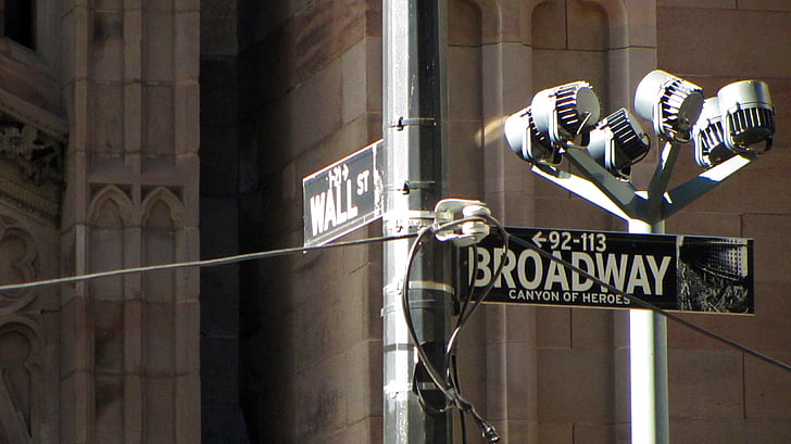 Broadway, cruzamento de estrada, Wall street, Manhattan, NYC, Nova Iorque, NY