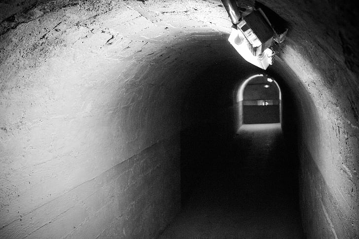 tunnel, Bunker, UrbEx, lumière, lampe fluorescente, chemin d’accès