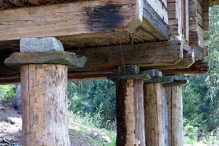 paalwoningen, Kelten dorp, geheugen, houten kolommen, in kolomvorm