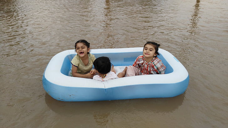floden, Pind dadan khan, Punjab, barndom, badkar, vatten, samhörighet
