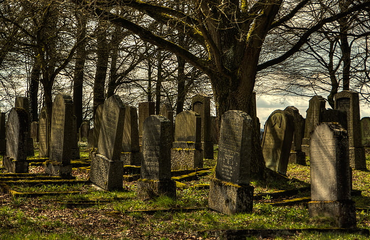 Cementerio judío, Cementerio, silencio, cielo de la tarde, piedra sepulcral, resto, de luto