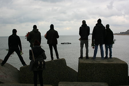 silhuetas, pessoas, Scheveningen, flores, Memorial, praia, cais