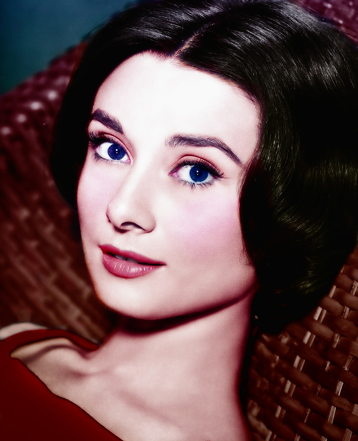 Audrey Hepburn, Retuschieren, farbliche Kennzeichnung, Alien