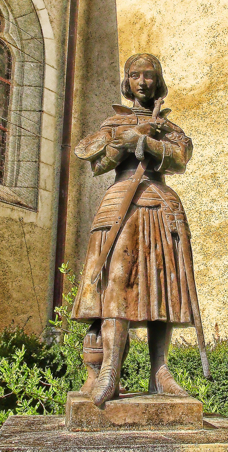 Juana, estatua de, simbolismo, Pierrefitte en sauldre, Sologne
