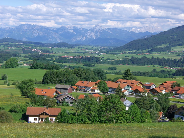 panoraamanäköalalla vuoristoon, Mittelberg oy, Allgäu