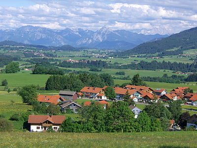 panoraamanäköalalla vuoristoon, Mittelberg oy, Allgäu