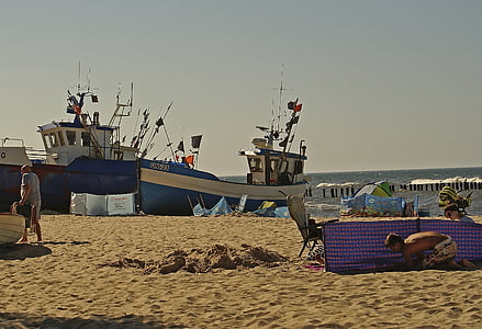 plage, bateaux de pêche, bateaux sur le sable, mer, la mer Baltique, sable, bateaux