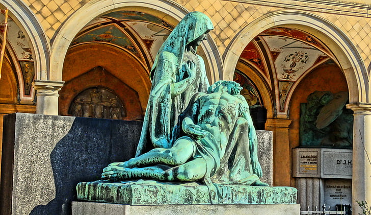 Monument, Praha, religioon