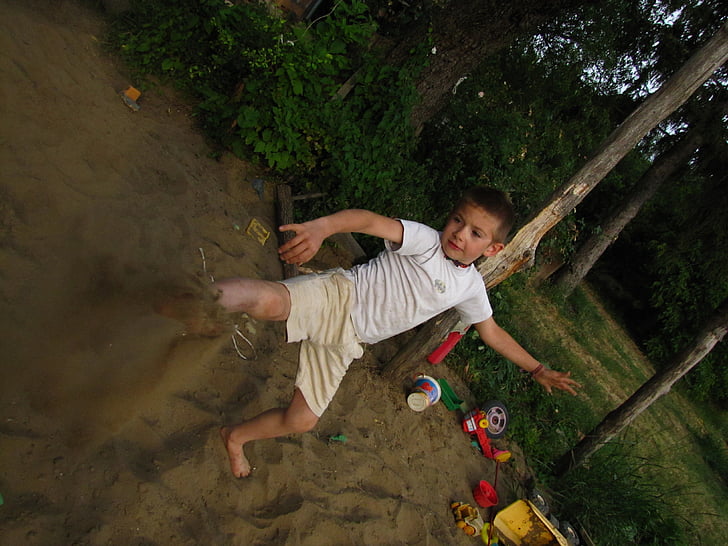 Kid, speelt, zand, zandbak, kleine jongen, jongen, klein kind