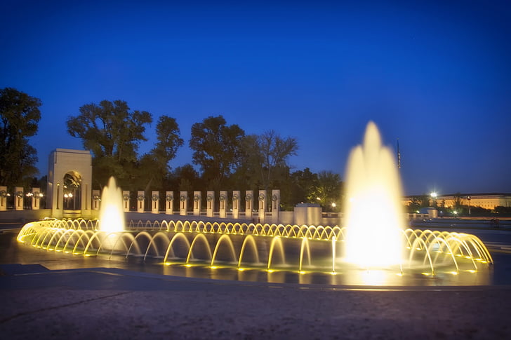 Washington dc, memorial de la Segona Guerra Mundial, font, l'aigua, en cascada, posta de sol, nit