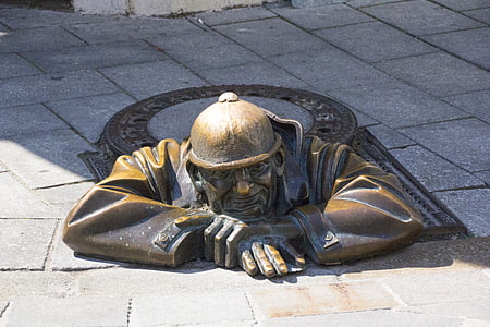 bratislava, man, manhole cover, bronze