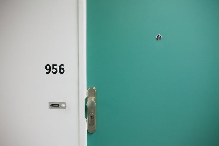 přístup, dveře, rukojeť, zámek, kukátko, číslo místnosti, bezpečnost