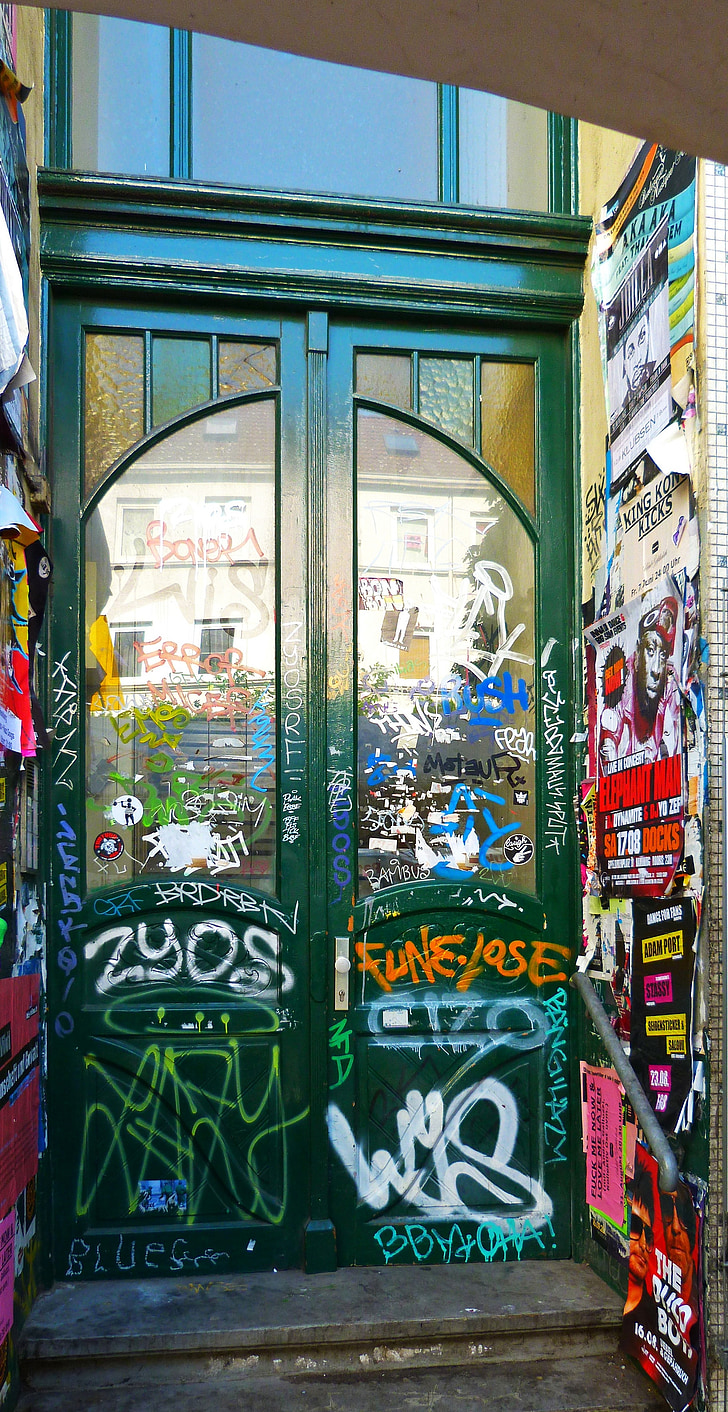 dom vchode, Portál, dvere, staré dvere, graffiti, vstup